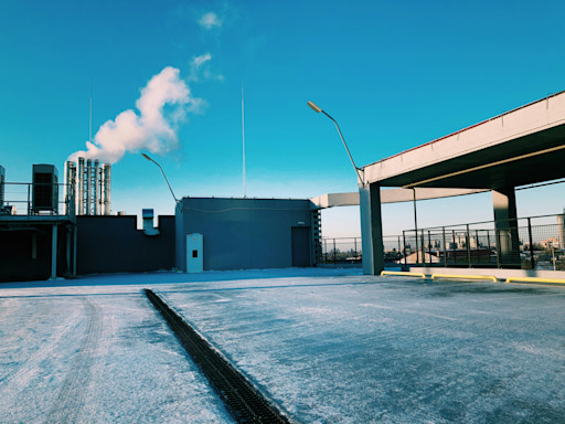 Implement thermal energy storage to decarbonize industry