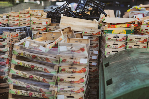 Turn canteen surplus and waste pallets into social value