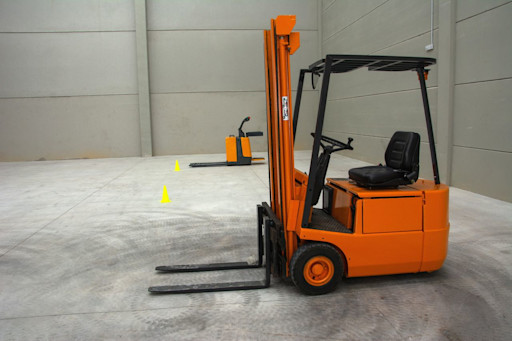 Cut operator incidents with mixed reality training